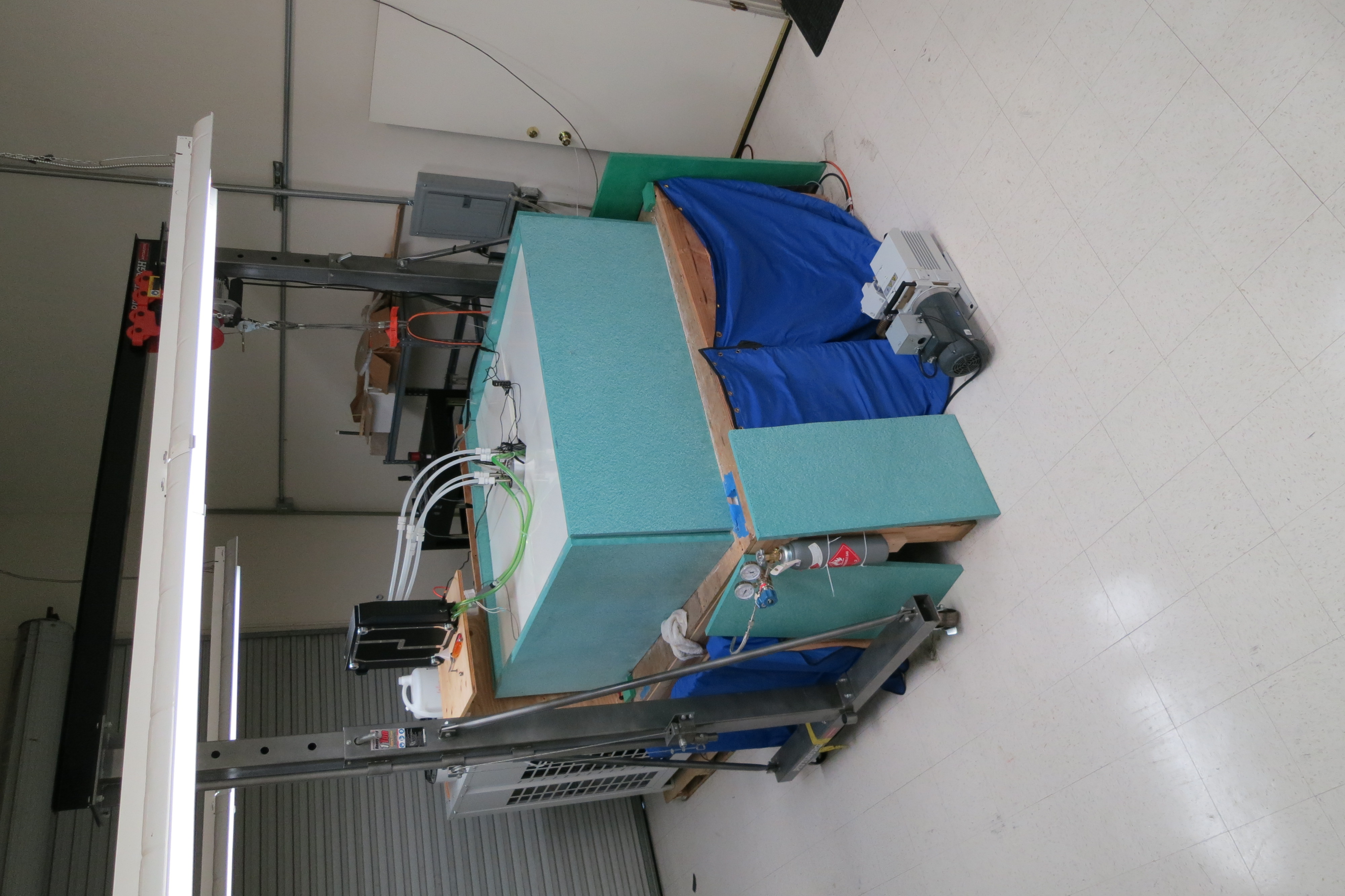 4beam neutron generator