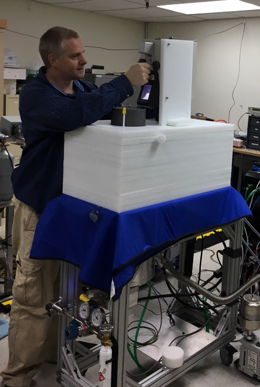 DD109M Slab thermal neutron generator