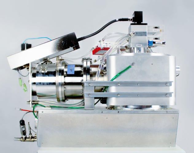 High yield DD110M thermal neutron generator